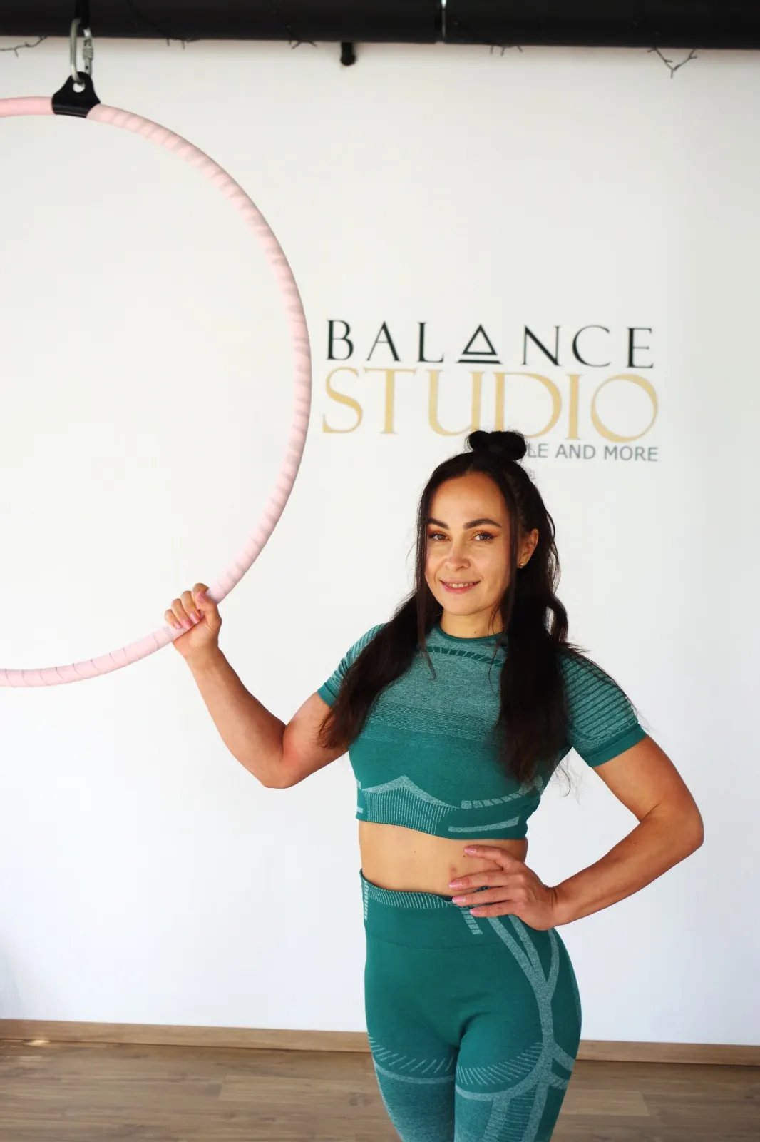 Viktoriia - instruktorka Balance Studio, koło, pole dance, pilates mata